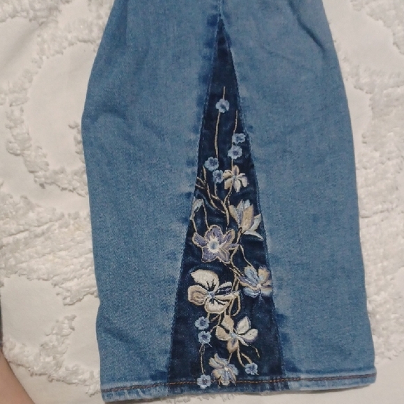 DRIFTWOOD Blue Jeans with Floral Embroidery - Picture 4 of 4